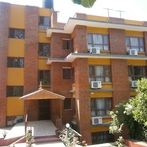 The Yellow House Otel